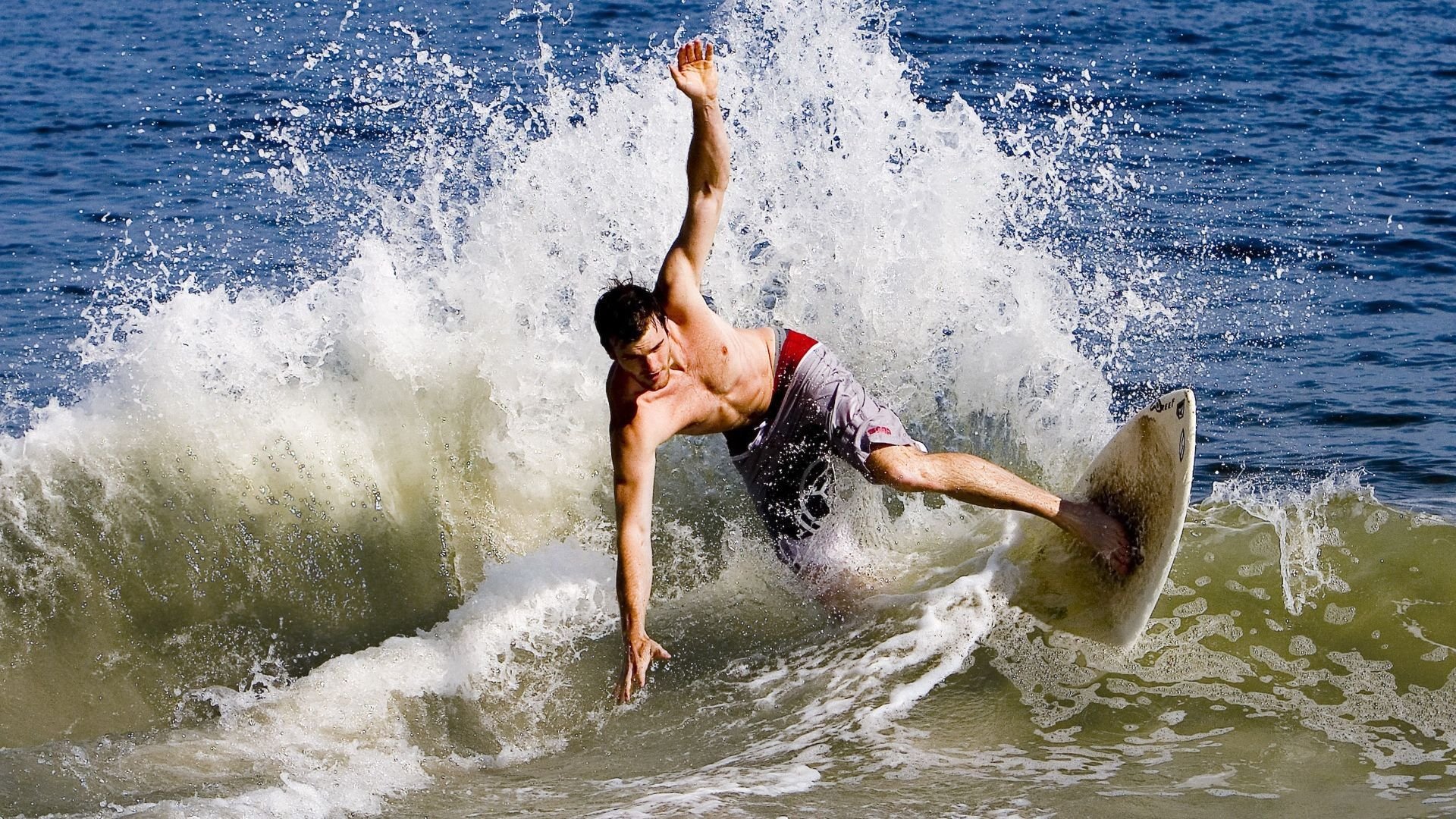 欧冠淘汰赛焦点战,利物浦火力全开,全面压制比利亚雷亚尔