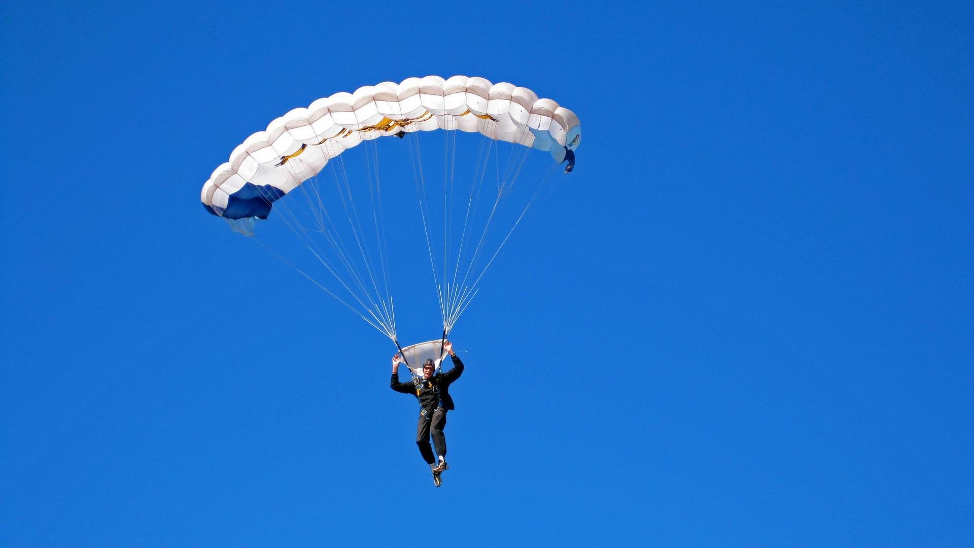 罗马节奏掌控澳大利亚，F1新赛季揭幕战的战术焦点战