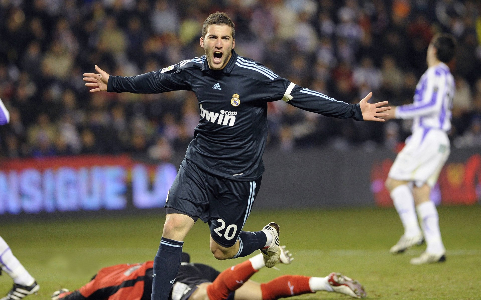 绿茵场上的开拓者，欧冠半决赛焦点战中的战术碾压启示